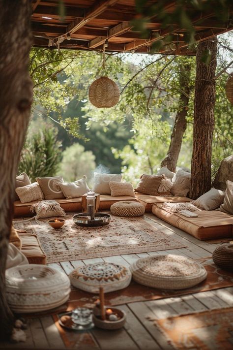 Meditation Set Up, Outdoor Wellness Area, Spa Retreat Ideas, Boho Meditation Room, Spiritual Interior, Healing Room Ideas, Crystals Incense, Outdoor Massage, Meditation Room Design