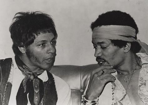 Jimi Hendrix with Arthur Lee (Love)- 1960s Californian psychedelic garage rock Band. Arthur Lee, Isley Brothers, Blue Soul, Jimi Hendrix Experience, Dangerous Minds, Do Re Mi, Cat Stevens, Love Band, Guitar Hero