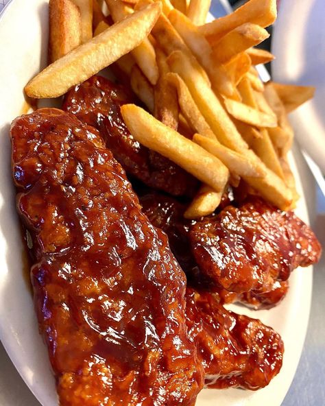 Mirsinas Restaurant on Instagram: “The perfect combo. BBQ chicken tenders with French fries is always a good idea! Come see us!😍 #getinmybelly” Fried Chicken And French Fries, Chicken Tenders And Fries, Bbq Chicken Tenders, Chicken And Fries, Soul Food Restaurant, Honey Bbq Chicken, Scrumptious Food, Random Aesthetics, Honey Bbq