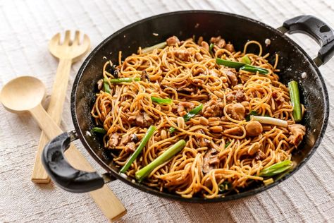 If you're looking for a real Pasta fusion dish then look no further, this copycat recipe is an Italian pasta cooked on an Asian wok Charlie Chan Pasta Recipe, Yellow Cab Pizza, Char Siu Sauce, Fried Noodle, Charlie Chan, Filipino Recipe, Asian Stir Fry, Filipino Foods, Fusion Dishes