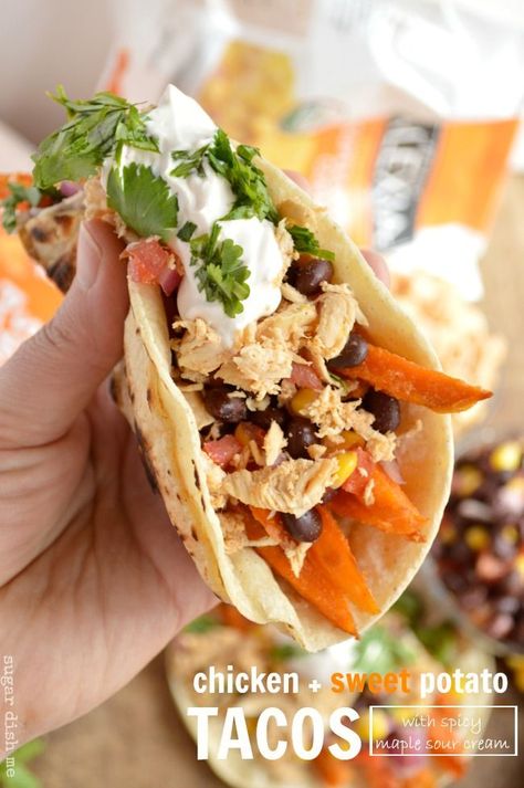 Chicken and Sweet Potato Tacos with Spicy Maple Sour Cream a quick and easy 30 minute meal that everyone will love! Chicken Tacos Recipe Easy, Taco Bell Quesadilla, Rotisserie Chicken Tacos, Chicken And Sweet Potato, Chicken Tacos Easy, Sweet Potato Tacos, 30 Minute Meals Easy, Potato Tacos, Chicken Taco Recipes