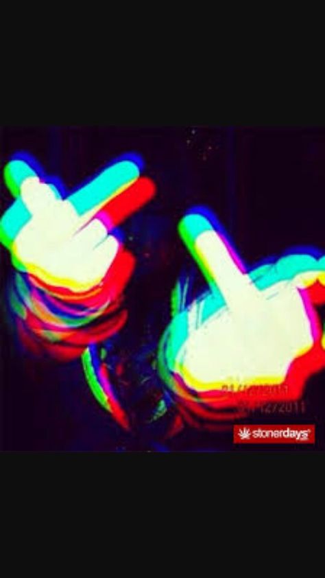 middle fingers up Dani California, Scene Girl, Snakebites, Tumblr Backgrounds, Trippy Wallpaper, Iphone Wallpaper Images, Dope Art, Trippy Art, Soft Grunge