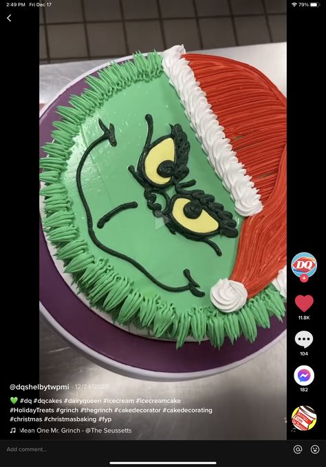 Diy Grinch Cake, Grinch Ice Cream, Holiday Cake Designs, Dairy Queen Cake, Grinch Cake, Christmas Cupcakes Recipes, Christmas Cookie Cake, Cookie Cake Designs, Christmas Cakes Easy