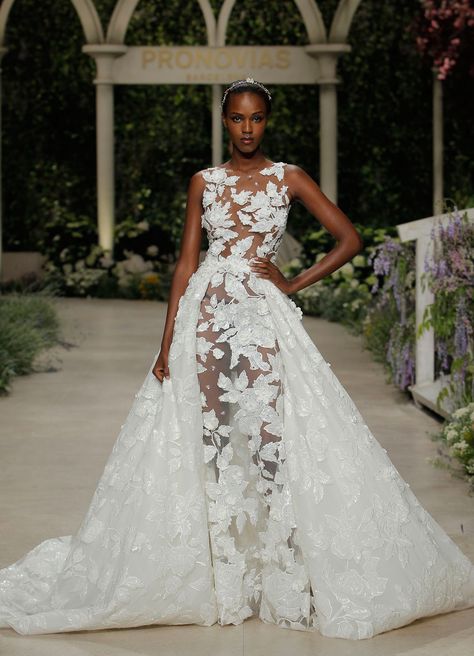 Pronovias BBFW 2018. Floral appliqué sexy wedding dress for the modern woman. Ballerina Wedding Dress, Whimsical Wedding Gown, Vintage Inspired Wedding Gown, Dresses Flowers, Floral Wedding Gown, Pronovias Bridal, Wedding Dresses Whimsical, Dreamy Wedding Dress, Pronovias Wedding Dress