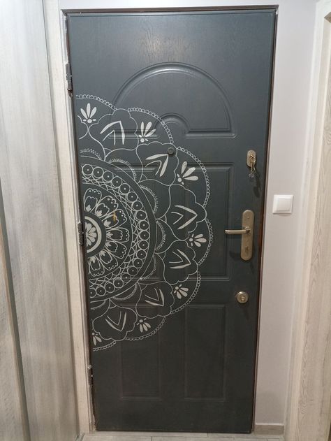 door mandala Mandala Door Painting, Paper Art Design, Mandela Art, Mandala Stencils, Paint Wall, Door Steps, Mandala Dots, Painted Doors, Canvas Art Painting