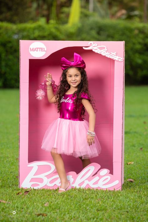 💞💞 Barbie Birthday Outfit Kids, Barbie Birthday Outfit, Barbie Themed Outfits, Girls Barbie Birthday Party, Barbie Party Decorations, Barbie Theme Party, Simple Birthday Decorations, Barbie Birthday Party, Barbie Theme