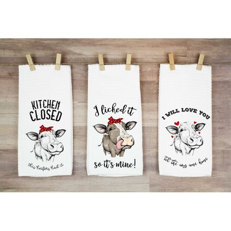 Tea Towel Display, Funny Cows, Cow Kitchen Decor, Towel Display, Fun Towels, Cow Kitchen, Farmhouse Crafts, Cow Decor, Farm Cow