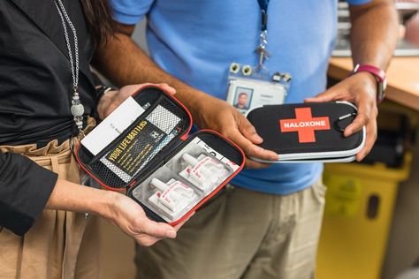 How to use a naloxone kit - Hamilton Health Sciences Naloxone Kit, Digital Health, Emergency Department, How To Stay Awake, Health Articles, Medical Prescription, Health Advice, Health Science, Many People