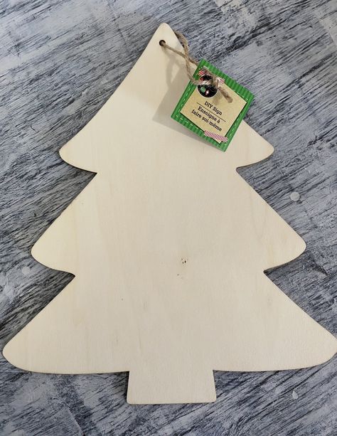 Wood Christmas Trees Diy, Wooden Christmas Trees Diy, Diy Christmas Decorations Dollar Store, Dollar Tree Christmas Decor, Dollar Store Christmas Crafts, Cute Christmas Decorations, Christmas Tree Diy, Snowman Christmas Decorations, Christmas Craft Projects