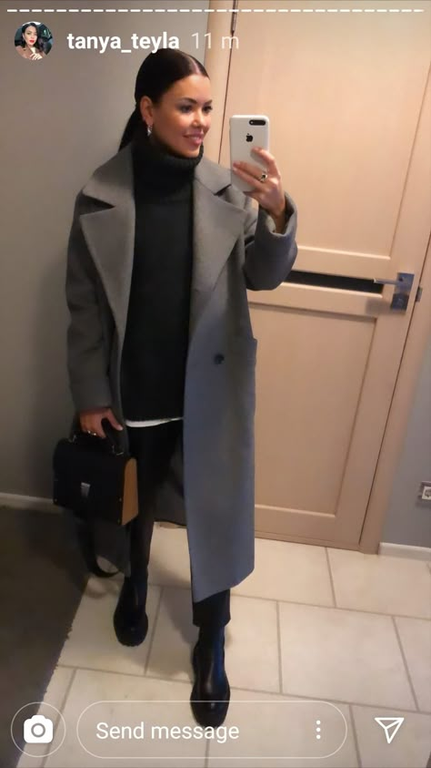 Dark Grey Coat Outfit, Coat Outfits For Women, Grey Coat Outfit, Dark Grey Coat, Gray Coat, Fall And Winter Outfits, Grey Coat, Coat Outfits, Autumn Outfits