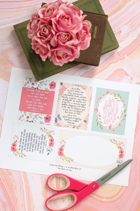 Download these FREE printable floral scripture verse journaling cards from pitterandglink.com. Scripture Cards Diy, Embellishment Organization, Verse Journaling, Free Printable Scripture, Scripture Cards Printable, Free Scripture Cards, Free Scripture Printables, Prayer Journaling, Printable Scripture