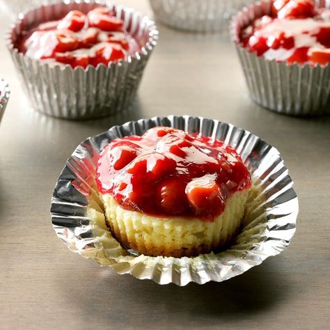 Mini Cherry Cheesecakes Muffin Tin Desserts, Mini Cherry Cheesecakes, Cheese Cupcake, Cherry Cheesecake Recipe, Most Popular Desserts, Cherry Desserts, Popular Desserts, Cherry Cheesecake, Cherry Recipes