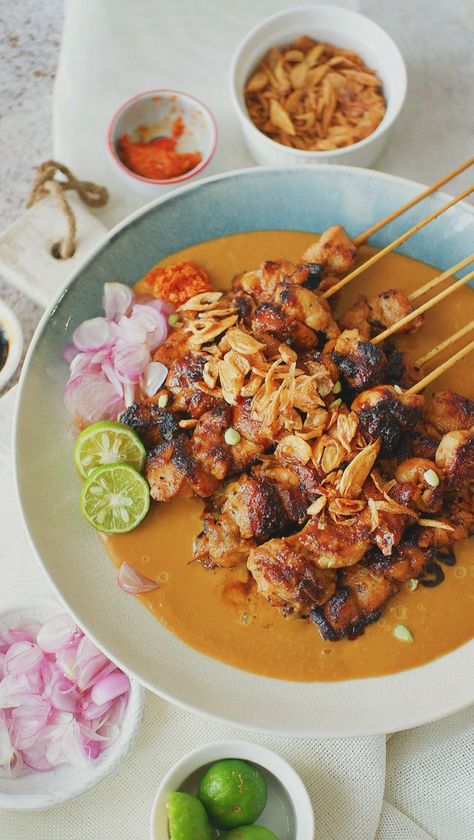 Easy Indonesian Chicken Satay Recipe https://fooooods.com/easy-indonesian-chicken-satay-stirwithme Indonesian Chicken, Chicken Satay Recipe, Satay Recipe, Famous Food, Sweet Chicken, Thailand Food, Indonesian Cuisine, Chicken Satay, Simple Food