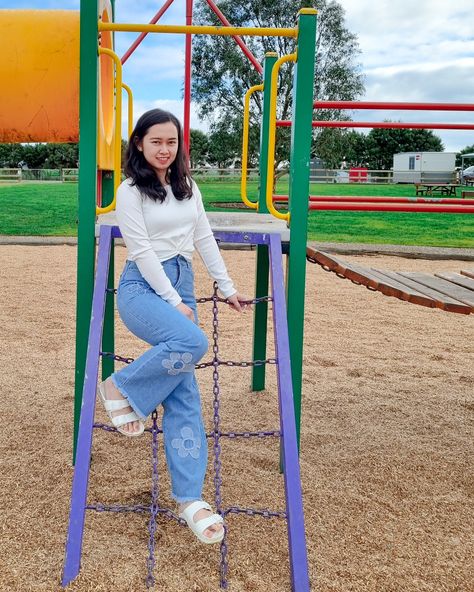 White long sleeve, flare pants, denim pants, birkenstock white slippers, casual outfit, ig outfit ideas, poses ideas, standing poses ideas, playground White Slippers Outfit, Ig Outfit Ideas, Poses Ideas Standing, Slippers Outfit Casual, Flare Pants Denim, Slippers Outfit, Birkenstock White, White Slippers, Pants Denim