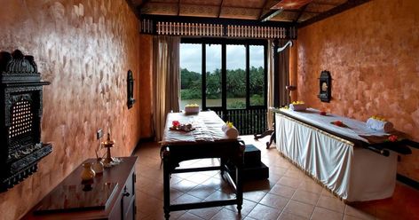 Kerala Ayurveda, Ayurvedic Spa, Ayurvedic Massage, Spice Garden, Wellness Resort, Old Mansions, Spa Center, Lake Resort, Relaxing Vacations