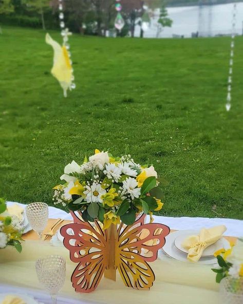 Diy Butterfly Centerpieces, Butterfly Theme Centerpieces, Butterfly Table Centerpieces, Butterfly Centerpiece Ideas, Butterfly Wedding Centerpieces, Butterfly Centerpiece, Stick Centerpieces, Butterfly Centerpieces, Butterfly Baby Shower Theme