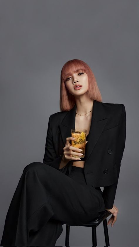 Lisa Blackpink Hot Photoshoot, Lisa Wallpaper, Instagram Photo Editing, Classic Pants, Cute Couple Selfies, Black Pink Instagram, Lalisa Manobal, Gray Suit, Tomboy Fashion