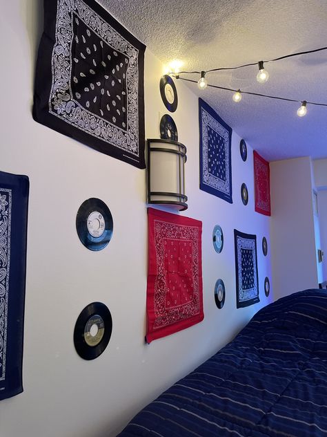 Chola Rooms Aesthetic, Bandana Room Decor Ideas, Chicano Room Ideas, Chicana Room Ideas, House Aesthetics, Birthday Room, Records Wall, Dream Birthday, Money Wallpaper