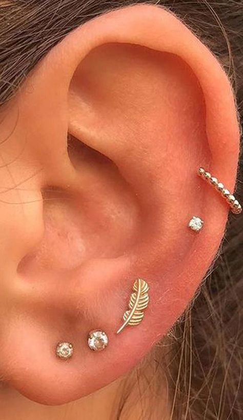 5 Piercings On One Ear, Piercings Oor, Ear Piercings Ideas, Piercing Snug, Ear Peircings, Double Ear Piercings, Piercing Conch, Multiple Ear Piercing, Faux Piercing