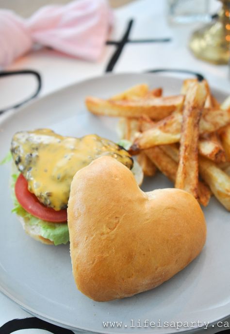 Heart Shaped Burgers: recipes to make heart shaped hamburger patties and heart shaped burger buns in your bread machine or by hand. Homemade Burger Buns, Burgers Recipes, Fresh Cut Fries, Homemade Hamburger Buns, Heart Shaped Food, Pavlova Recipe, Homemade Hamburgers, Homemade Burgers, Hamburger Patties