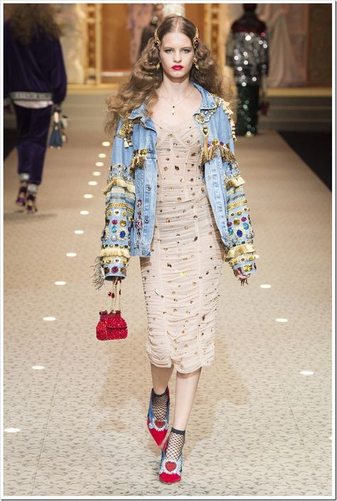 Dolce & Gabana Fashion Trend Pattern, High Fashion Trends, Color Trends Fashion, Fashion Trends Winter, Ropa Diy, Looks Street Style, Milan Fashion Weeks, Denim Trends, Dolce E Gabbana