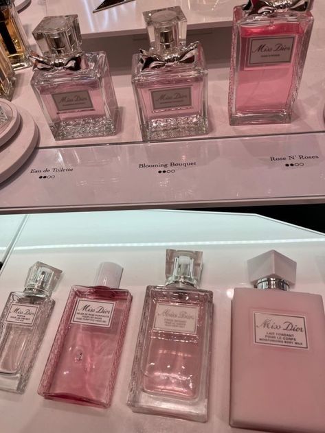 Classy Perfume, Koleksi Parfum, Dior Aesthetic, Dior Girl, Latina Outfits, Pink Perfume, Dior Perfume, Body Smells, Dior Makeup