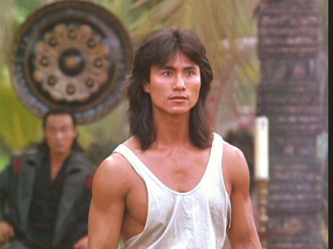 Mortal kombat. Robin shou as Liu kang Robin Shou, Dragon Man, Geek Movies, Liu Kang, Fictional Men, Dc Legends Of Tomorrow, Jackie Chan, Fantasy Armor, Video Game Characters