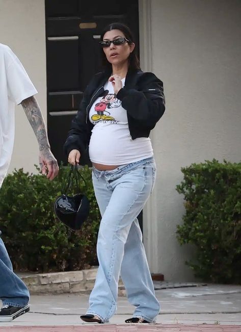 Pregnant Kourtney Kardashian, Kourtney Kardashian Pregnant 2023, Kim Kardashian Pregnant Style, Kourtney Kardashian Pregnant Style, Kardashians Pregnant, Celebs Pregnant, Celebrity Pregnancy Style, Kourtney Kardashian Baby, Kourtney Kardashian Pregnant