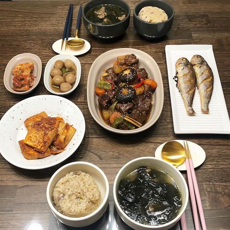 Traditional Japanese Meal, Japanese Breakfast Traditional, Healthy Food Menu, Bento Recipes, Food O, Food Journal, Korean Food, Cafe Food, Food Obsession