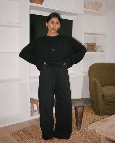 5 Chic Sweatshirt Outfits For Spring 2024 | Who What Wear UK Black Linen Trousers Outfit, Chic Sweatshirt Outfit, Black Jumper Outfit, Linen Trousers Outfit, Sweatshirt Outfits, Black Linen Trousers, Outfits For Spring, Chic Sweatshirt, Trouser Outfit