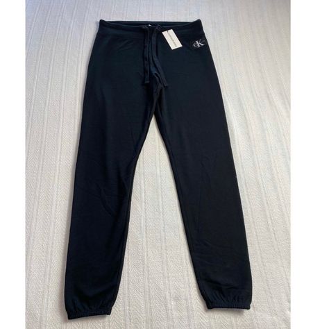 Calvin Klein Womens Xsmall Black Logo Patch Jogger Pants Logo Patch, Elastic Hem And A Drawstring Waist. 29” Inseam -Y104y105 Calvin Klein Sweatpants, Calvin Klein Joggers, Black Jogger Pants, Grey Calvin Klein, Jogger Pants Casual, Sweat Joggers, Calvin Klein Pants, Jogging Suit, Black Sweatpants