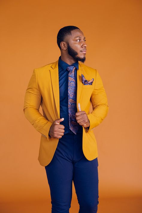 Colourful Suits Men, Mens Wedding Guest Outfit, Jungle Disco, Campaign Photoshoot, Bright Colors Fashion, Groomsmen Tuxedos, Outfit Elegante, Teacher Fits, Orange Suit