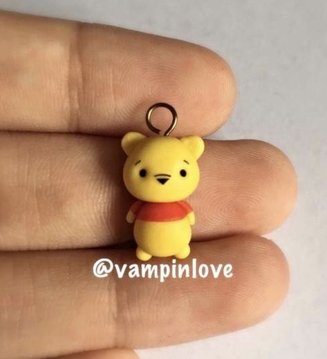 Winnie The Pooh Polymer Clay, Disney Clay Ideas, Winnie The Pooh Clay, Cute Clay Keychains, Fimo Kawaii, Polymer Clay Disney, Easy Clay Sculptures, Crea Fimo, Polymer Clay Kawaii