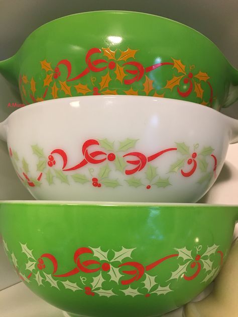 Extremely rare, one of a kind, and hard to find employee Christmas gifts from pyrex production plant Christmas Pyrex, Vintage Pyrex Dishes, Rare Pyrex, Employee Christmas Gifts, Pyrex Patterns, Vintage Pyrex Bowls, Pyrex Collection, Vintage Dishware, Vintage Ideas