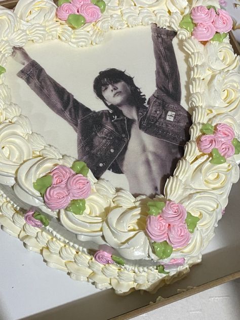 Jungkook Cake Ideas, Bd Cake, Bts Cake, Cake Inspo, Creative Birthday Cakes, Dream Cake, Pretty Birthday Cakes, Cute Birthday Cakes, 17th Birthday