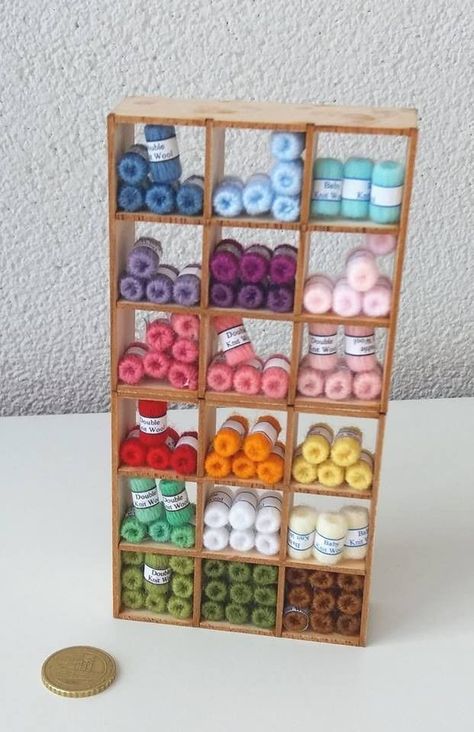 Miniature Dolls House, Miniature Haberdashery Shop, Doll House Display Ideas, 1:12 Furniture, Miniature Shop Diy, Miniature Home Decor, Miniatures 1:12, 1/12 Miniatures, 1:12 Dollhouse Diy