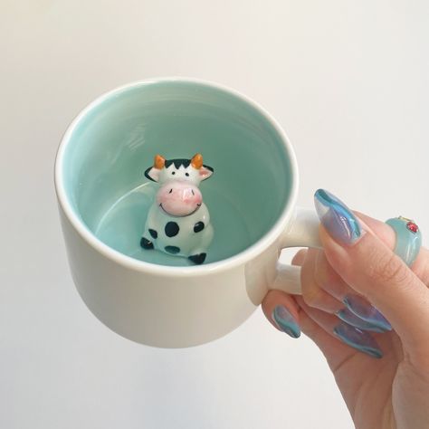 ceramic mug with cow figurine Mug Clay Ideas, Cow Mugs, Cow Products, Ceramica Ideas, Cow Mug, Diy Air Dry Clay, Moo Moo, Clay Crafts Air Dry, Paint Night