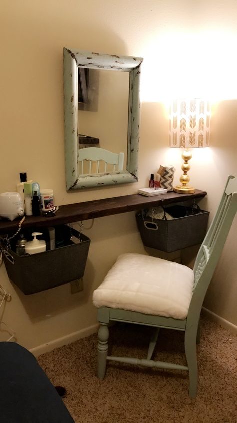 Vanity Decor Diy, Diy Vanity Ideas Bedroom Small Spaces, Easy Diy Vanity, Small Bathroom Makeup Vanity, Diy Vanity Ideas Bedroom, Small Make Up Station, Diy Corner Vanity, How To Make A Vanity, Diy Small Vanity