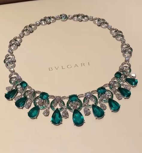 High Jewelry Aesthetic, Hazoorilal Jewellers, Bridal Diamond Necklace, Neck Pieces Jewelry, Bvlgari Jewelry, Beautiful Beaded Jewelry, Jewellery Design Sketches, Expensive Jewelry Luxury, Fancy Jewellery Designs