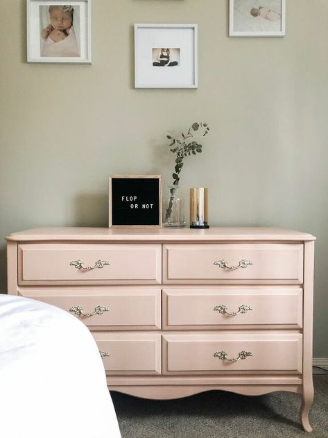 This dresser has been in my families for years. This was my great gramma a dresser, and it was handed down to my cousin (whose practically my sister). We both had kids around the same time! And she had a boy and I had a girl so she gave it to my daughter, until she had a daughter of her own. We both agreed a soft pink were be perfect for it. And we were RIGHT! This is the dresser before! (After some drawers were taken out.) This dresser is true vintage! It definitely was needing… Pink Dressers Bedroom, Pink French Provincial Dresser, Chest Of Drawers Makeover, To My Cousin, Pink Dresser, French Provincial Dresser, Mother Daughter Projects, Laminate Furniture, Diy Dresser