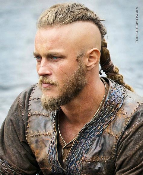 Classicmenlife - CML on Instagram: “Ragnar.  #classicmenlife” Ragnar Lothbrok Icon, Ragnar Lothbrok Hair, Ragnar Haircut, Ragnar Hair, Viking Beard Styles, Viking Haircut, Ragnar Vikings, Vikings Travis Fimmel, Arte Viking