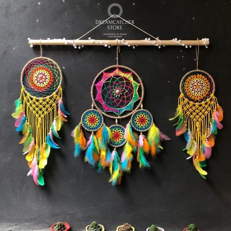 Rainbow Dream Catcher, Giant Dream Catcher, Dreamcatcher Diy, Atrapasueños Diy, Dream Catcher Patterns, Dream Catcher Mobile, Beautiful Dream Catchers, Dream Catcher Decor, Rainbow Pictures