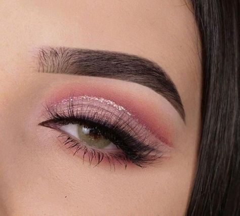 Dama Makeup, Pink Eyelook, Quinceanera Makeup, Rose Gold Eye Makeup, Eye Makeup Images, Gold Eye Makeup, Prom Eye Makeup, Pink Eye Makeup, Pink Eye