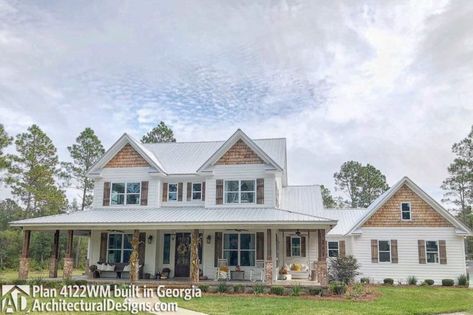 Ranch House With Wrap Around Porch, House Plans With Front Porch, House Wrap Around Porch, House With Wrap Around Porch, Traditional Country Home, Double Windows, Living Room Nook, Porch Plans, Brick Cladding