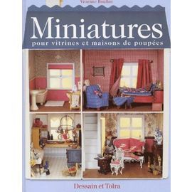 Doll House People, Dollhouse Books, Vitrine Miniature, Miniature Books, Room Box, Miniature House, Colonial House, Miniature Furniture, Large Homes