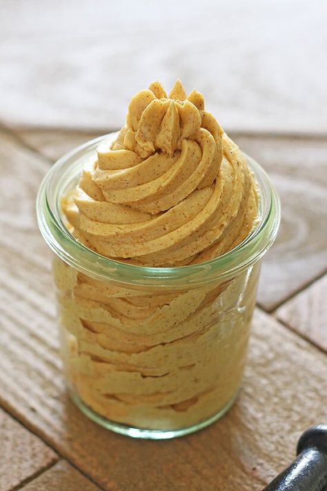 Whipped Cinnamon Pumpkin Butter is bursting with fall flavors and perfect on bread, muffins, pancakes, waffles, and just about anything else! Make it ahead and keep it on hand! Thanksgiving Brunch Recipes, Pumpkin Buttercream, Pumpkin Recipes Dinner, Fancy Butter, Whipped Pumpkin, Thanksgiving Brunch, Pumpkin Recipes Healthy, Cinnamon Pumpkin, Spiced Butter