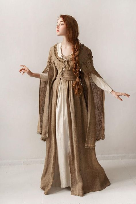 Medieval Outfit, Pagan Clothing, Aged Clothing, Medieval Woman, Fair Outfits, Oc Inspiration, Pakaian Feminin, Delicious Snacks, Medieval Costume