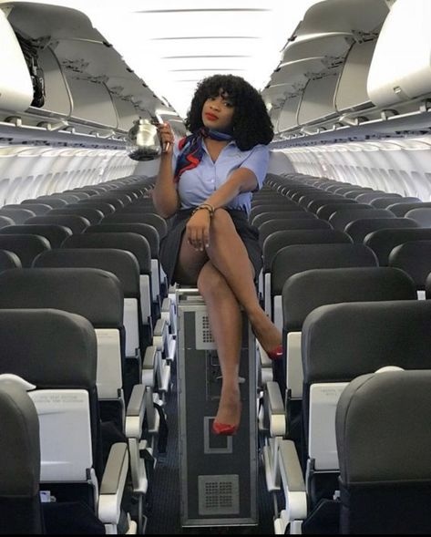 Flight Attendant Costume, Black Femininity Aesthetic, Liz Tomforde, Femininity Aesthetic, Flight Girls, Airport Aesthetic, Flight Attendant Uniform, Airport Fits, Flight Attendant Life