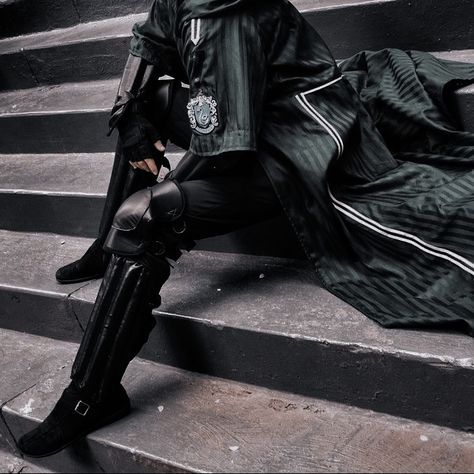 Regulus Black Outfit, Slytherin Aesthetic Fashion, Narcissa Black Aesthetic, Slytherin Aesthetic Outfit, Quidditch Aesthetic, Cassiopeia Black, Narcissa Black, Boys Aesthetic Outfits, Slytherin Clothes