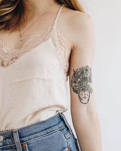 Vincent Van Gogh Tattoo, Van Gogh Tatuaje, Van Gogh Tattoo, Tattoo Sunflower, Rose And Butterfly Tattoo, Feminine Tattoo Ideas, 16 Tattoo, Simple Tattoos For Women, Stylish Tattoo